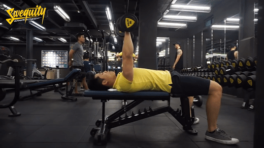 Flat Benchpress With Dumbell